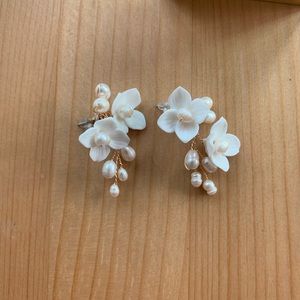 ON HOLD nwt Bridal / summer flower earrings
